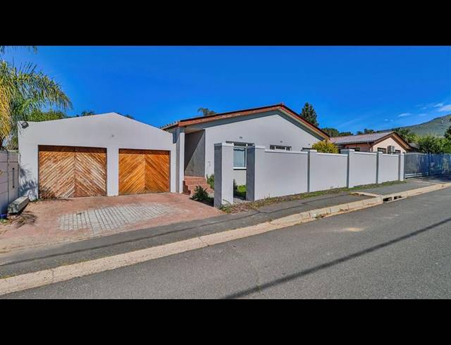 4 BEDROOM HOUSE FOR SALE IN NORTHERN PAARL
